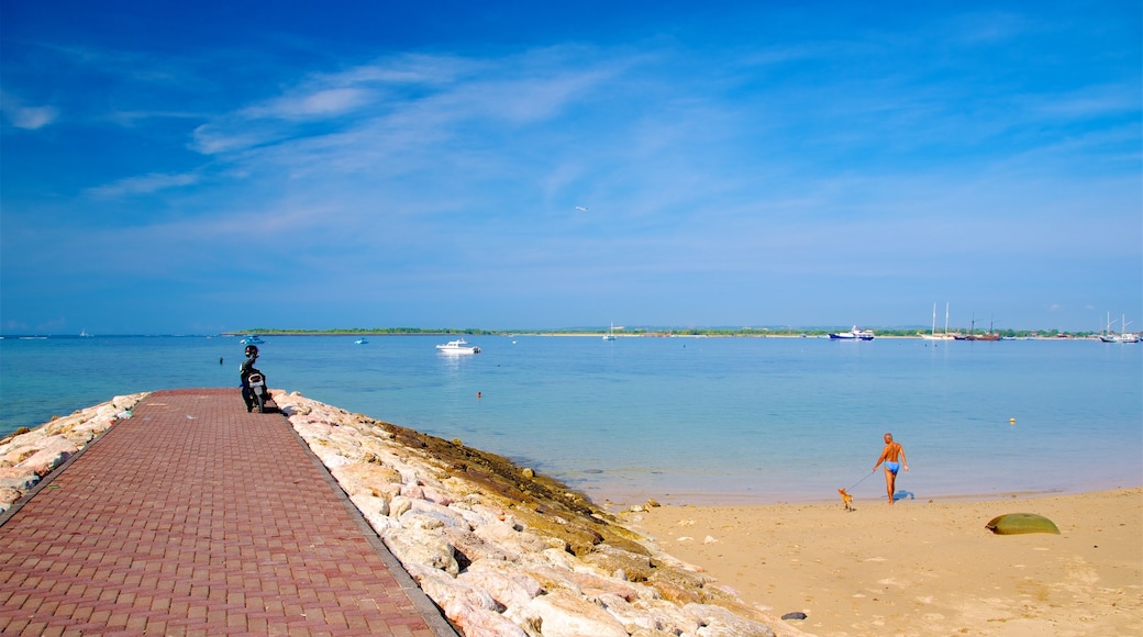 Bali som inkluderar en strand och kustutsikter