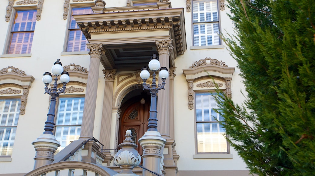 Leland Stanford Mansion State Historic Park mostrando patrimonio de arquitectura