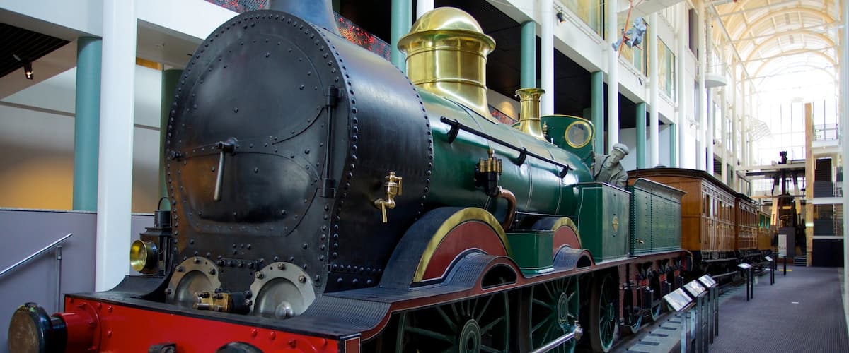 Ultimo which includes railway items and interior views