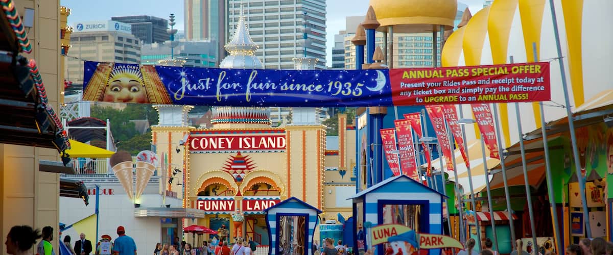 Luna Park which includes a skyscraper, street scenes and a city