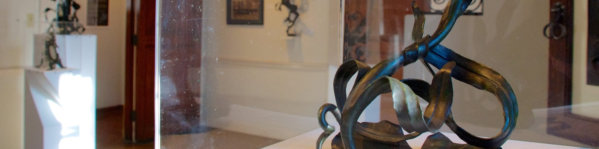 Villa Terrace Decorative Arts Museum showing interior views and art