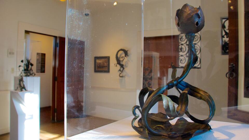 Villa Terrace Decorative Arts Museum que inclui vistas internas e arte