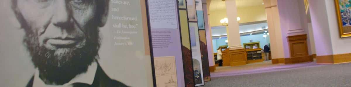 Wisconsin welches beinhaltet historische Architektur, Kunst und Innenansichten
