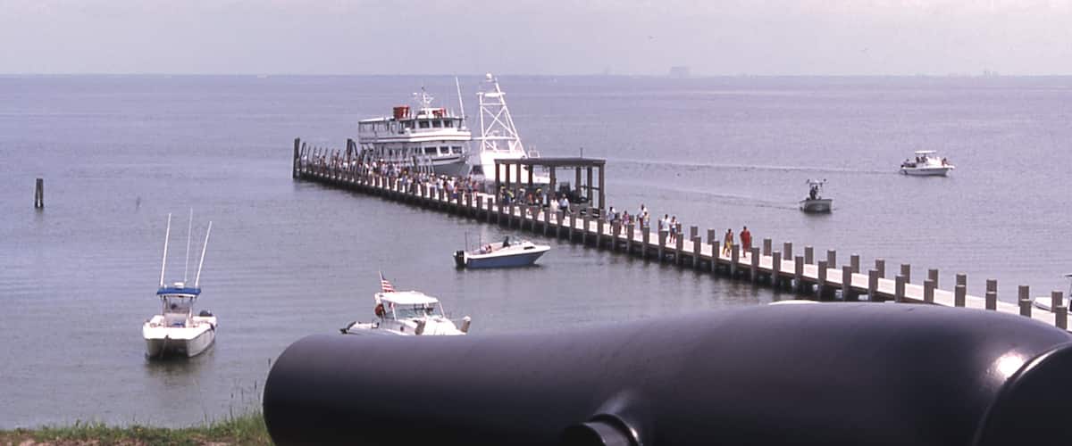 Mississippi showing landscape views, boating and a marina