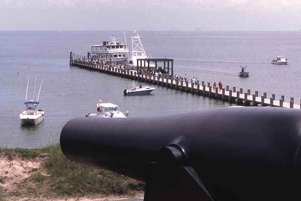 Mississippi montrant marina, articles militaires et panoramas