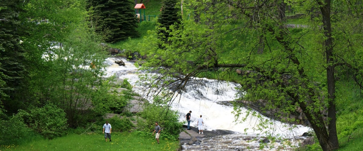 Duluth showing a park, tranquil scenes and hiking or walking