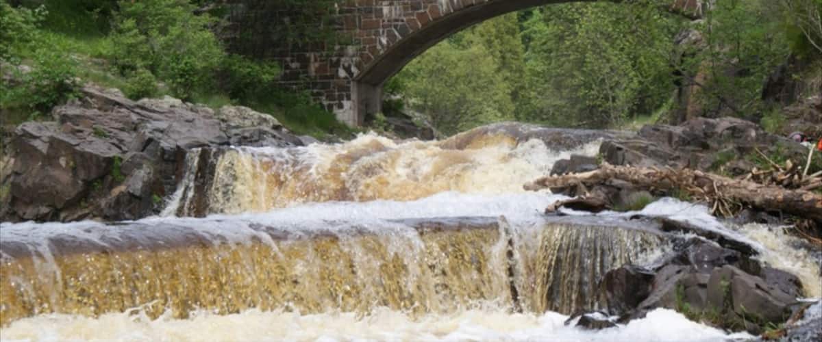 Duluth which includes rapids and a bridge