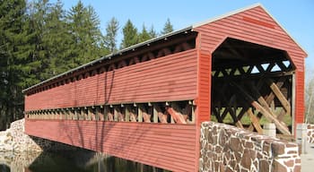 Gettysburg which includes heritage architecture and a bridge