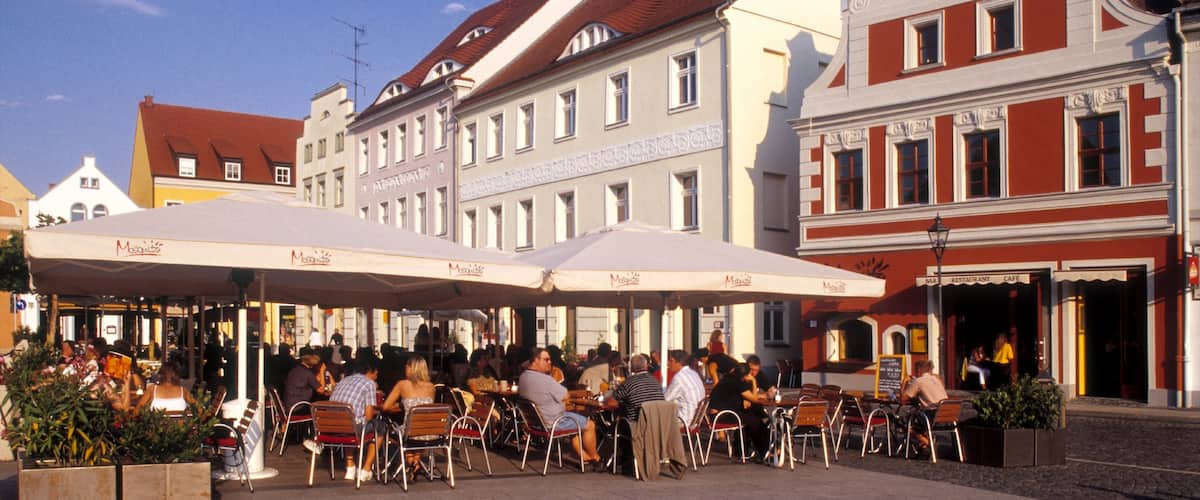 Cottbus featuring dining out, street scenes and a house