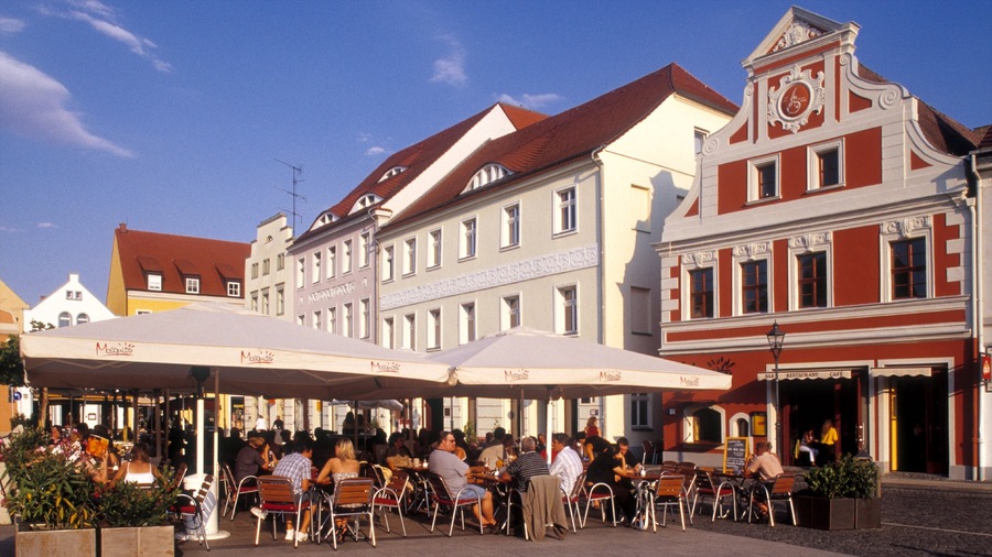 Cottbus showing dining out, street scenes and heritage architecture