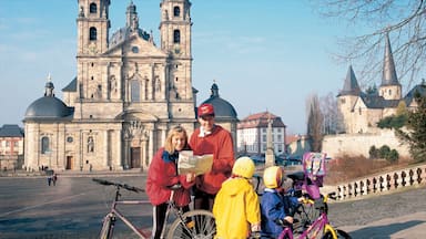 Fulda som inkluderar historisk arkitektur, ett torg och en stad