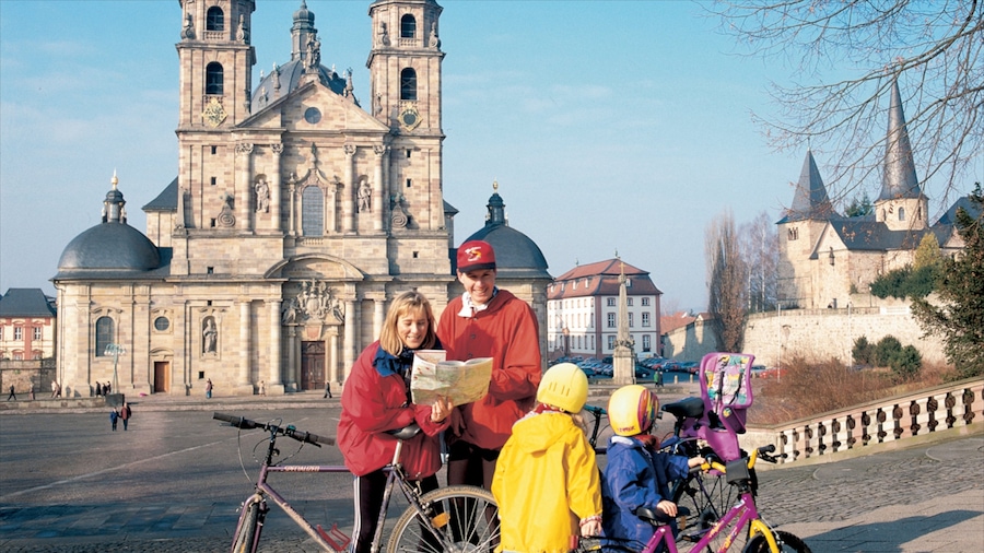 Fulda mostrando ciclismo, una plaza y arquitectura patrimonial
