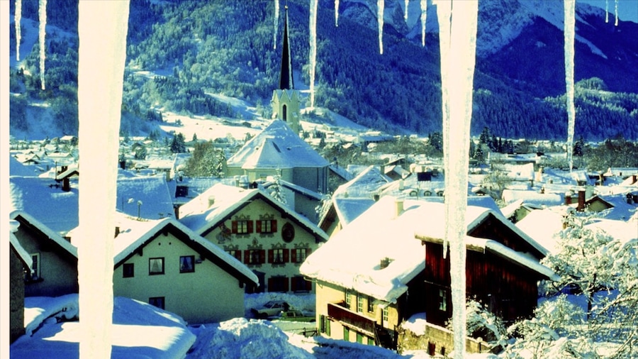 Garmisch-Partenkirchen which includes snow, mountains and a small town or village
