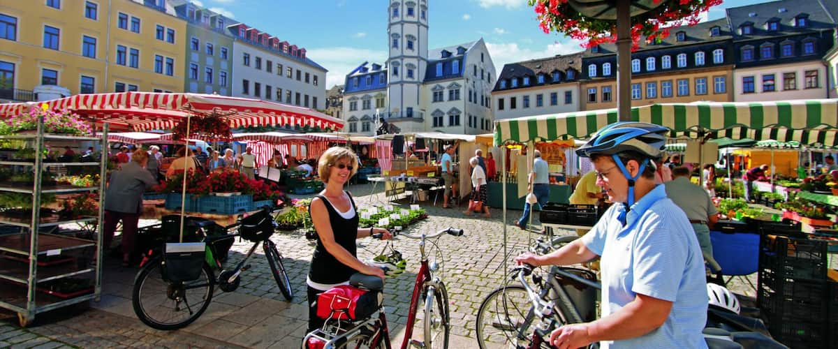 Gera showing markets, cafe scenes and cycling
