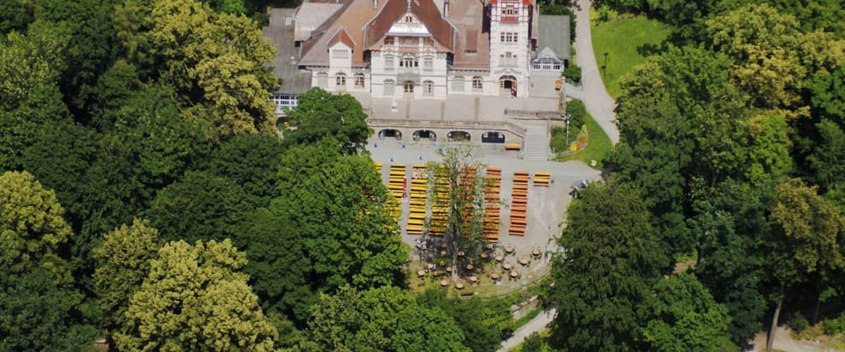 Hof que incluye patrimonio de arquitectura, bosques y un castillo