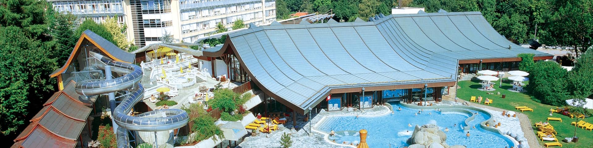 Kassel mit einem Pool, Fahrten und moderne Architektur