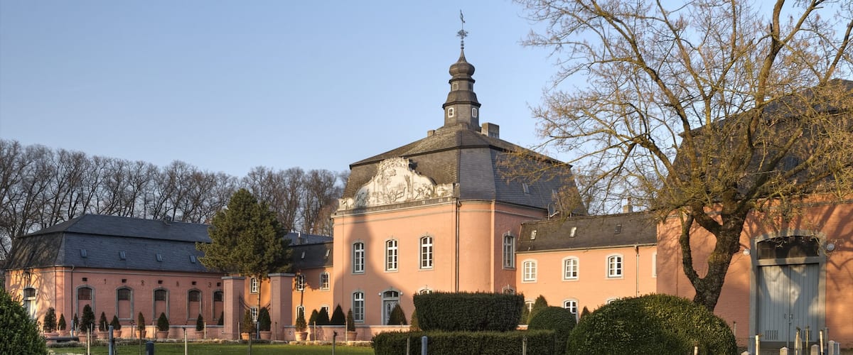 Mönchengladbach mettant en vedette ville, patrimoine architectural et jardin