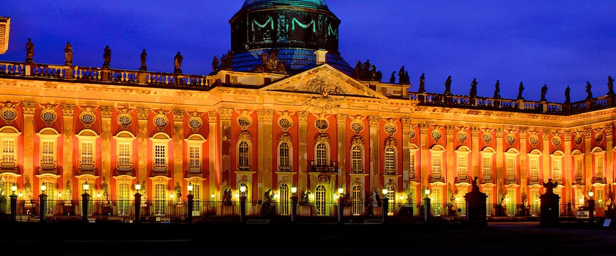 Potsdam mit einem bei Nacht, Palast oder Schloss und Stadt