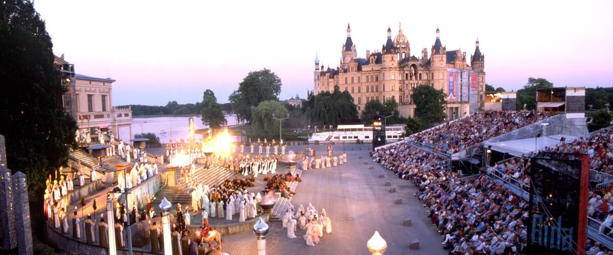 Schwerin mit einem Stadt, historische Architektur und Palast oder Schloss