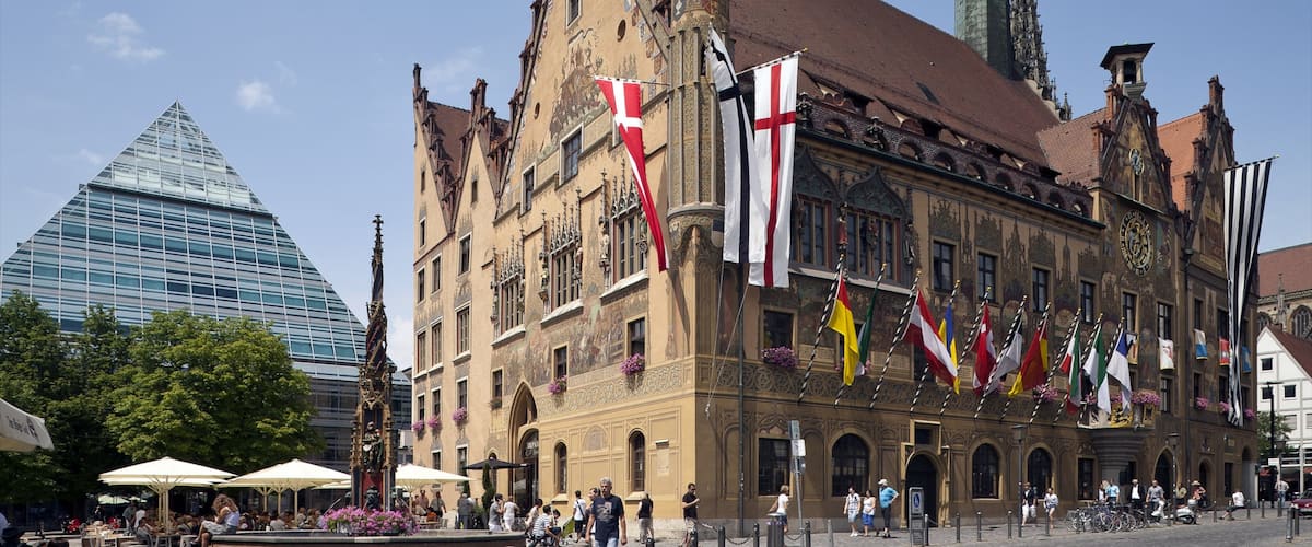Ulm mostrando un parque o plaza, una ciudad y patrimonio de arquitectura