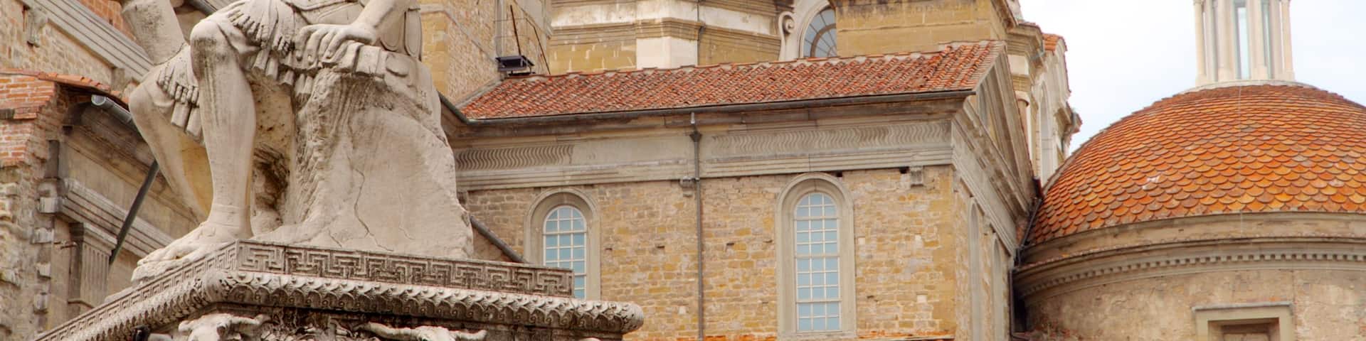 San Lorenzo Church which includes heritage architecture, a statue or sculpture and religious elements