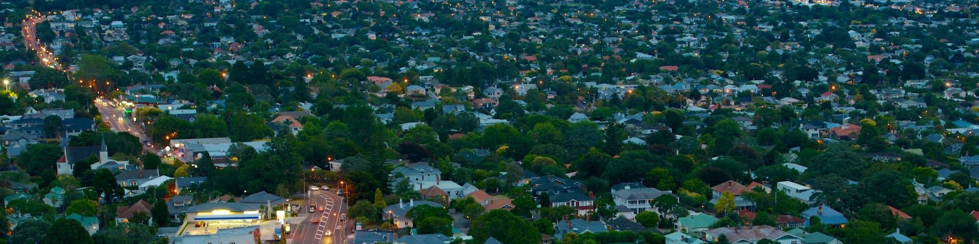 Mt. Eden mettant en vedette ville