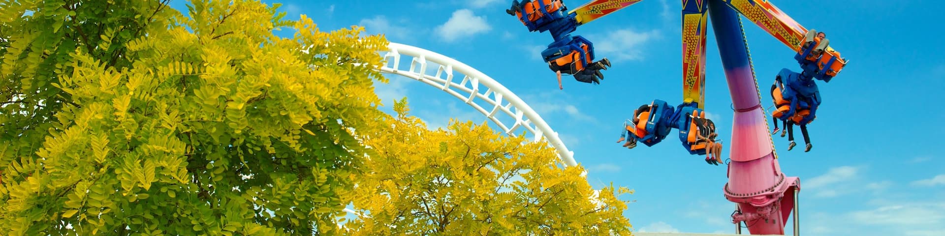 Rainbow\'s End showing rides