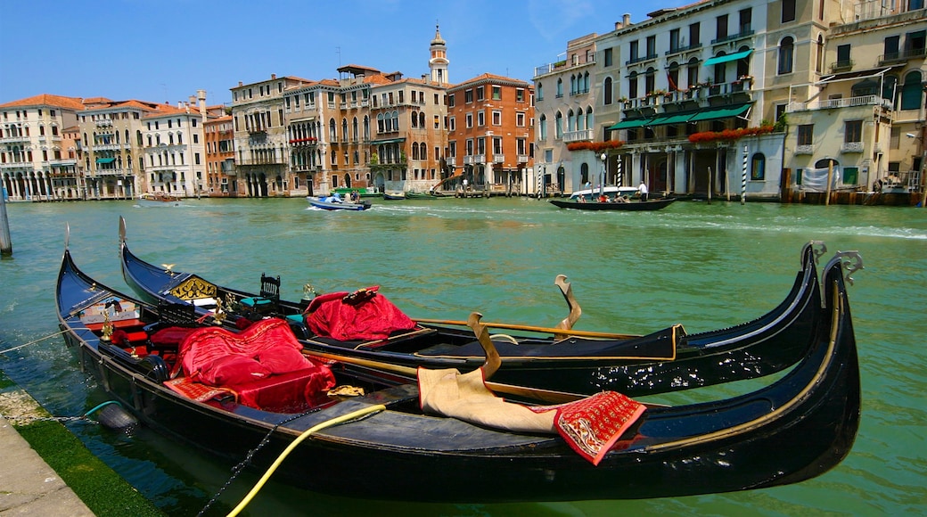 Grand Canal showing boating, a river or creek and heritage architecture