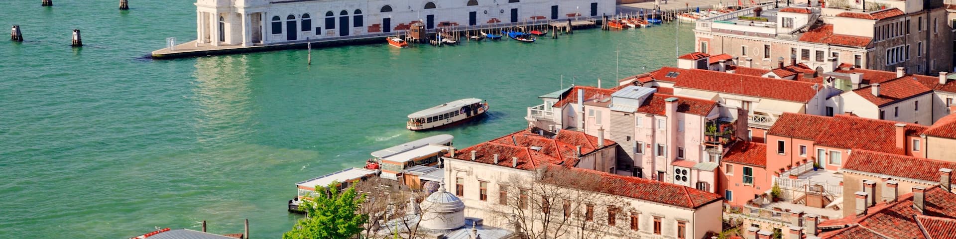 Basilica di Santa Maria della Salute which includes religious elements, general coastal views and a church or cathedral