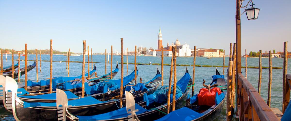 Church of San Giorgio Maggiore showing a church or cathedral and a marina