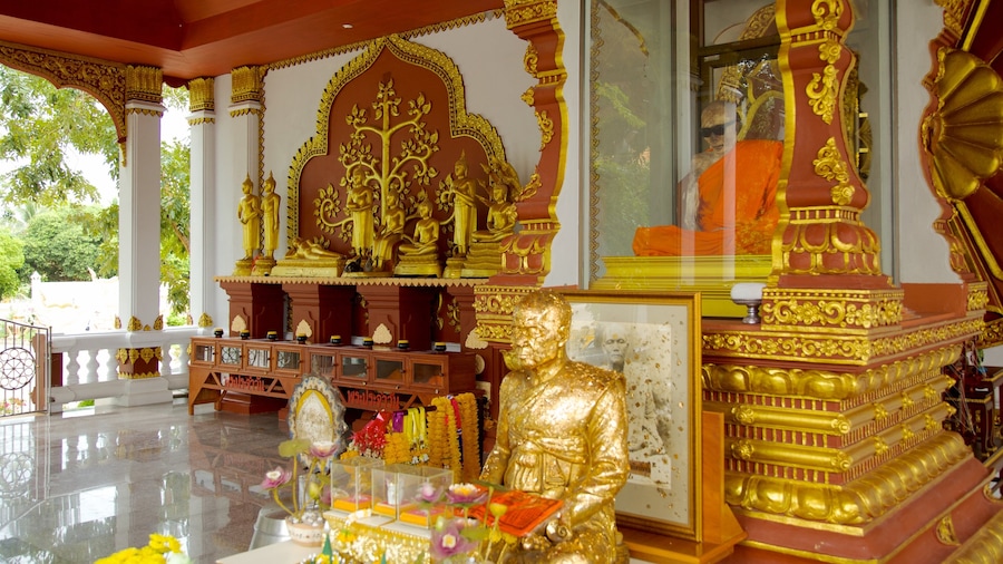 Ko Samui ofreciendo elementos religiosos