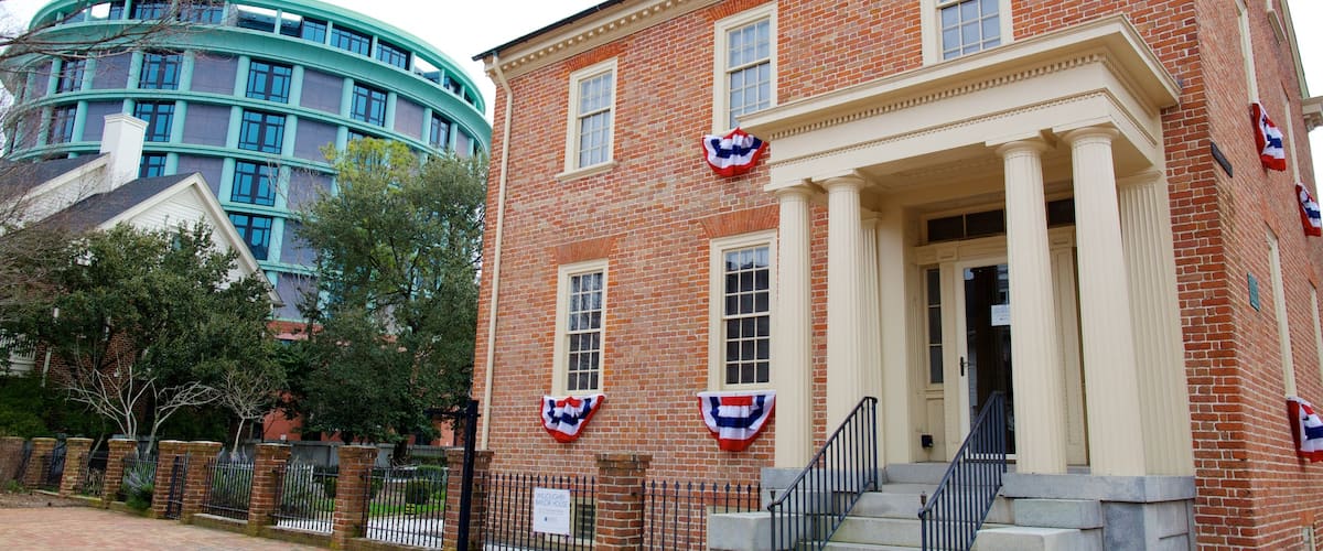 Moses Myers House showing a city and a house