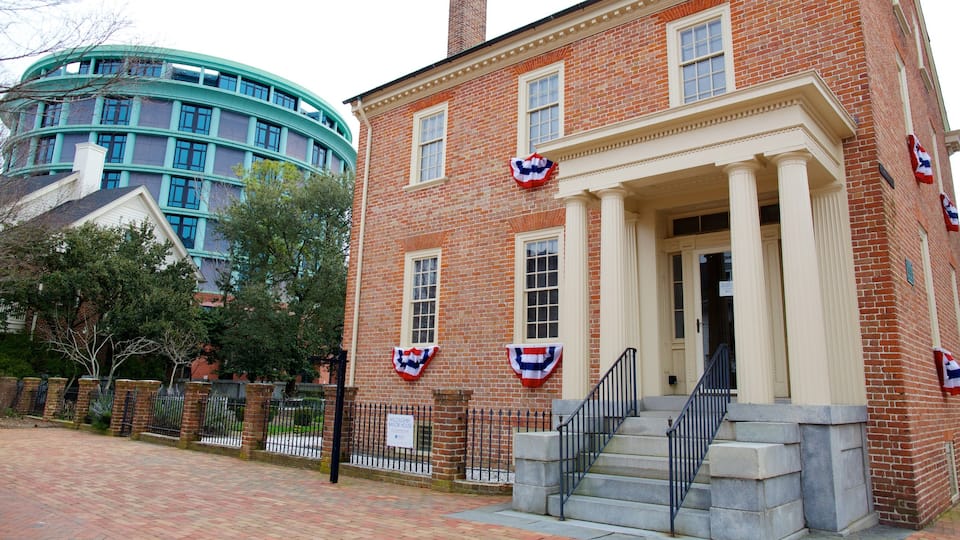 Moses Myers House che include casa e città