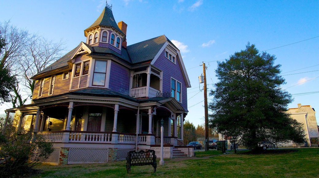 Richmond featuring heritage architecture and a house