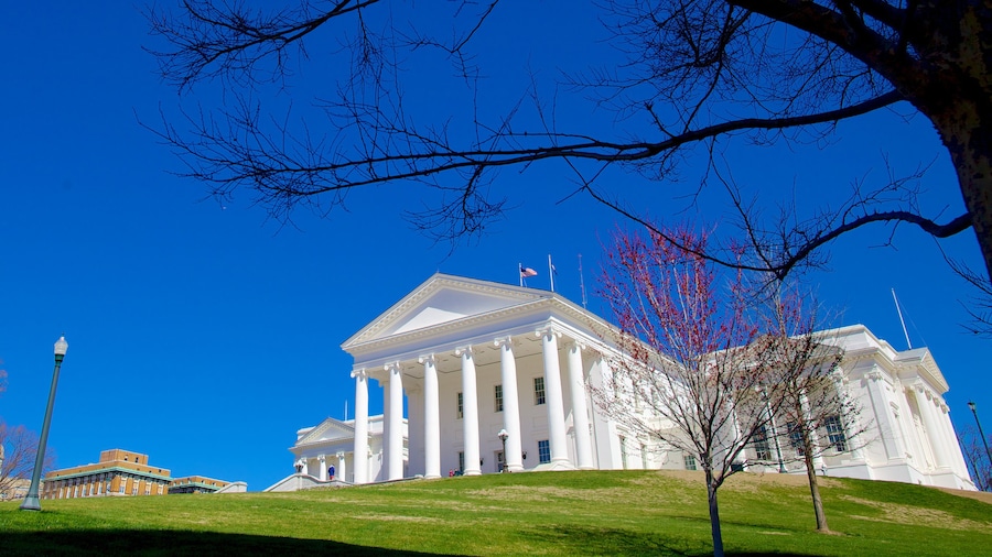 Virginia State Capitol welches beinhaltet historische Architektur und Stadt