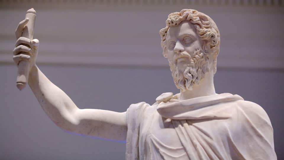 Richmond showing art and a statue or sculpture