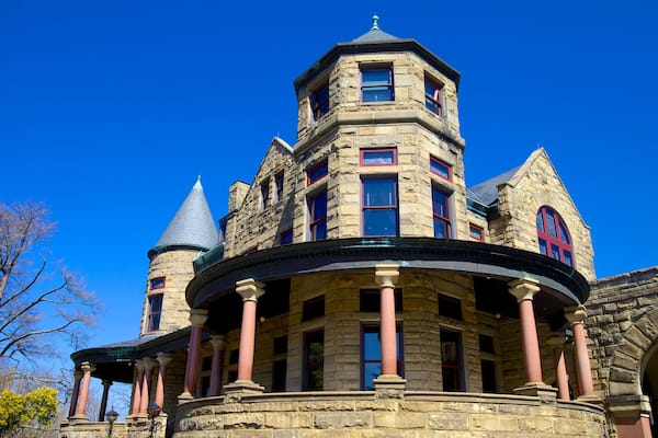 Maymont Park welches beinhaltet historische Architektur und Haus