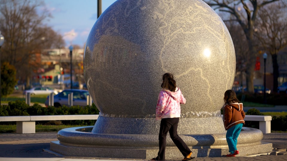 Richmond featuring outdoor art and art as well as children