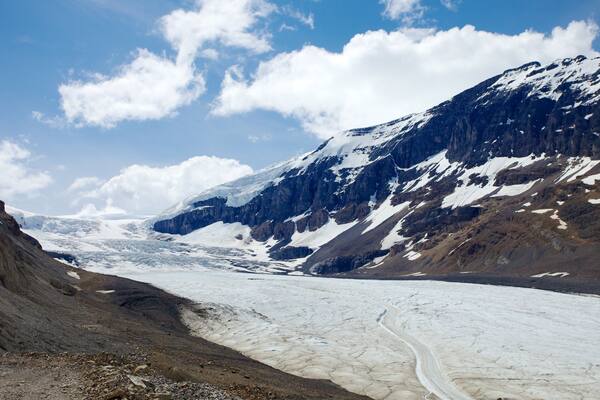 Columbia Icefield which includes snow, landscape views and mountains