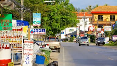 Bangrakin ranta johon kuuluu kyltit, kaupunki ja katunäkymät