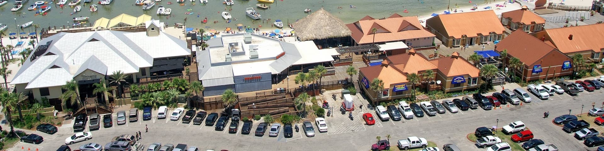 Pensacola Beach mit einem Bootfahren und Bucht oder Hafen