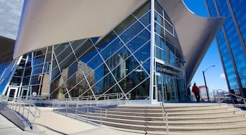 Art Gallery of Alberta mostrando centro, città e architettura moderna