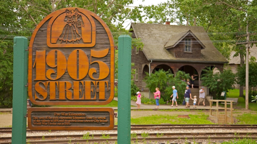 Fort Edmonton Park som inkluderar ett hus, en trädgård och skyltar