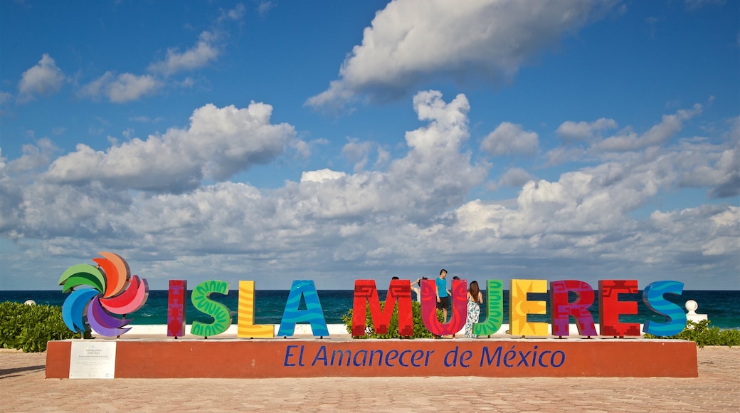 Isla Mujeres mostrando arte ao ar livre e sinalização