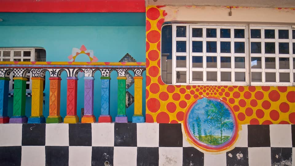 Crayola-huis inclusief kunst in de open lucht