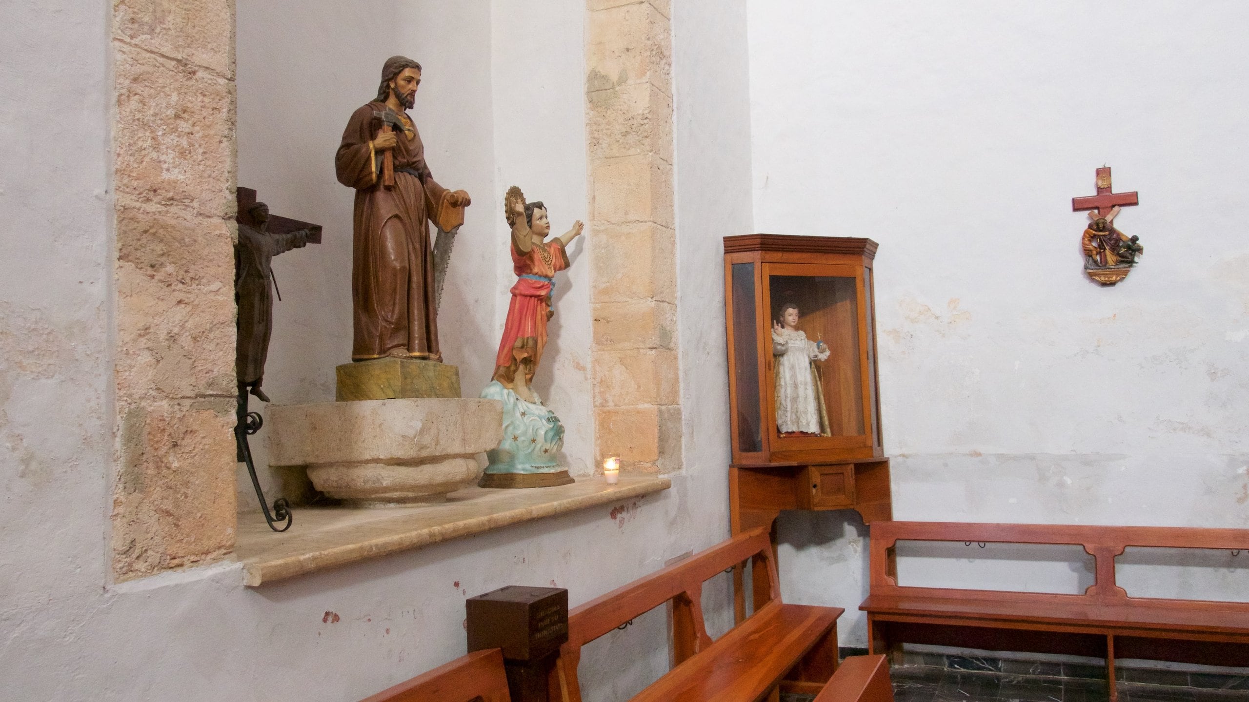 Valladolid featuring religious elements and interior views