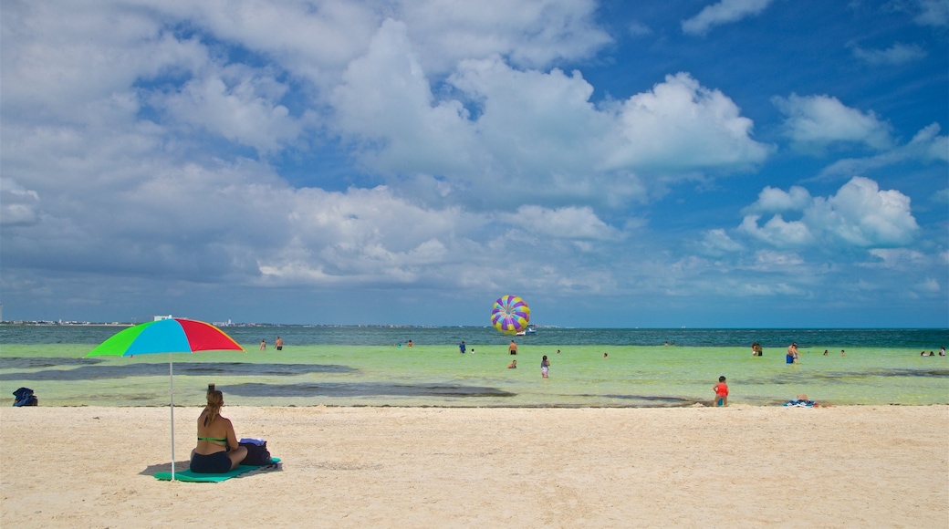 Playa Langosta que incluye una playa y vista general a la costa y también una mujer