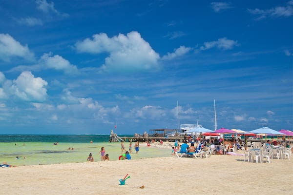 Plage de Langosta mettant en vedette baignade, plage et vues littorales
