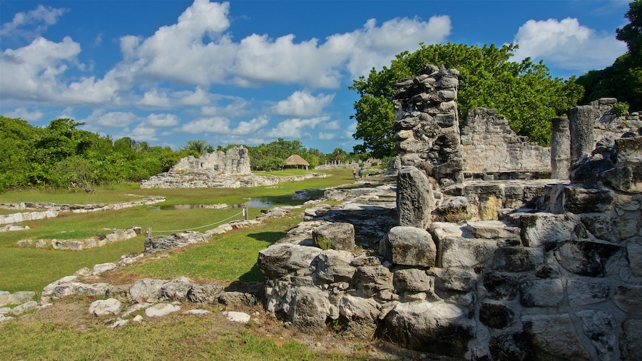 El Rey Ruins which includes building ruins