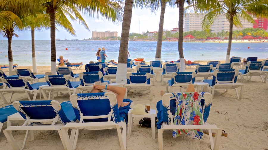 Linda Beach which includes a sandy beach, general coastal views and tropical scenes